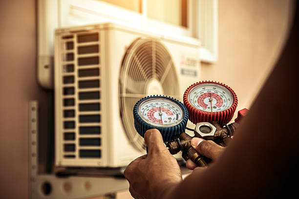 Professional Hvac technician working in White Plains, MD